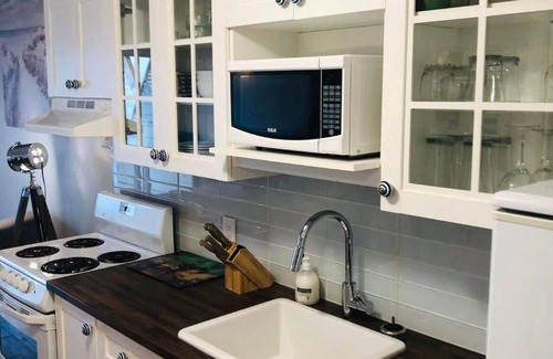 Magog Condo | Bright lakeside condo