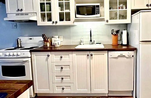 Magog Condo | Bright lakeside condo
