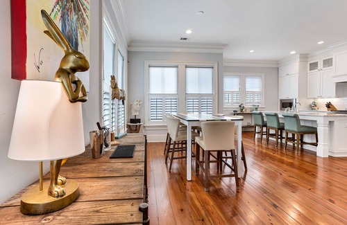 Savannah Victorian District House | Bright, Luxurious Executive Rental Near Forsyth w/Parking by Lucky Savannah