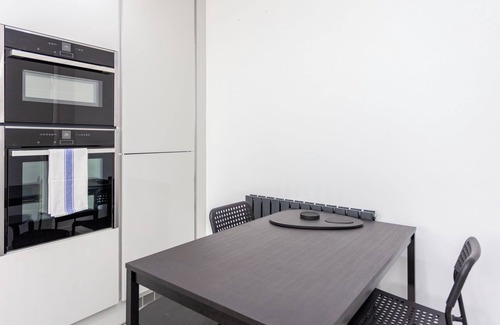 Stratford and New Town Apartment | Bright + modern 3 bed house in Stratford + garden!