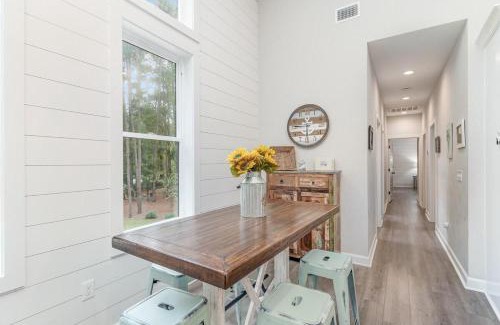 Litchfield by the Sea House | Bright Modern 4 Bdrm House Near Beach Pet Friendly