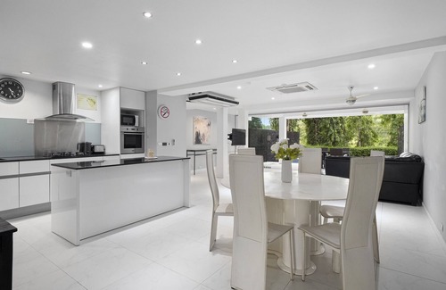 Kathu House | Bright, modern 4 bed golf villa, sleeps 12. Private pool. 10 min to Patong beach