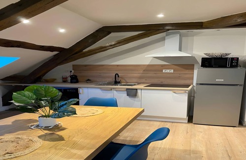 Ecommoy Apartment | Bright & Modern Escape in Ecommoy