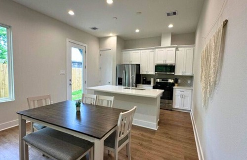Northside House | Bright & Modern Houston Getaway | Gated Community Close to Everything