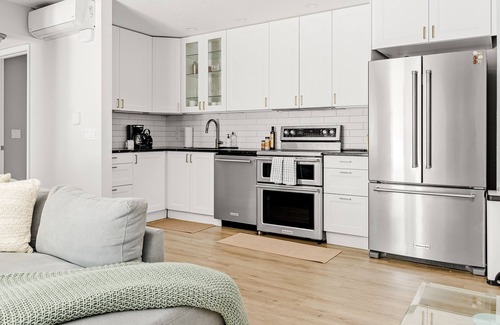 Parkside Condo | Bright + Modern | King Suite | Creekside Trail