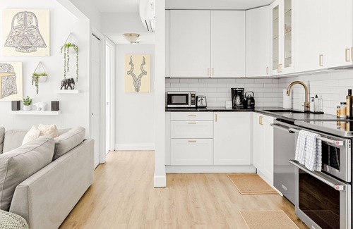 Parkside Condo | Bright + Modern | King Suite | Creekside Trail