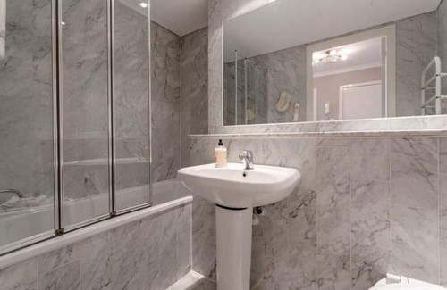 Surrey Docks Apartment | Bright, Modern One-bed With Stunning View of Thames