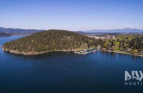 Coeur d'Alene House | Bright + Modern | Pet Friendly | Sleeps 5
