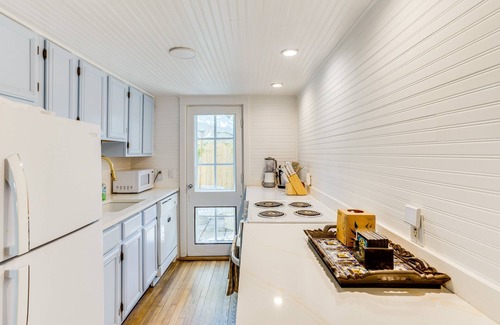 Southside Cottage | Bright & Modern West Palm Beach Cottage w/Loft