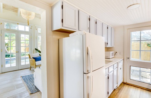 Southside Cottage | Bright & Modern West Palm Beach Cottage w/Loft
