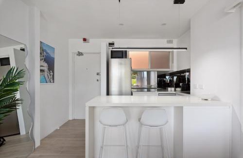 Mosman Apartment | Bright Mosman Apartment with Onsite Parking