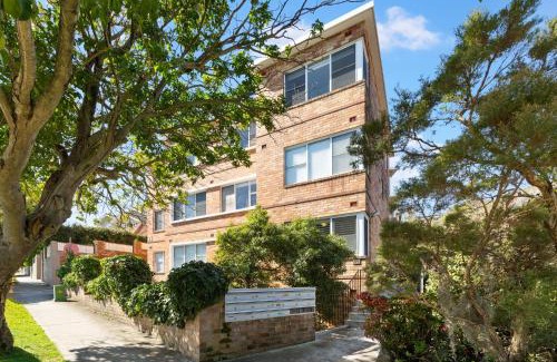 Mosman Apartment | Bright Mosman Apartment with Onsite Parking
