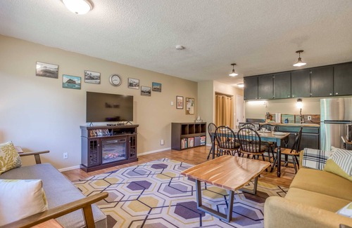 Neskowin Condo | Bright, Open Creekside Oceanview Condo is Steps from Beach, Dining, Golf!