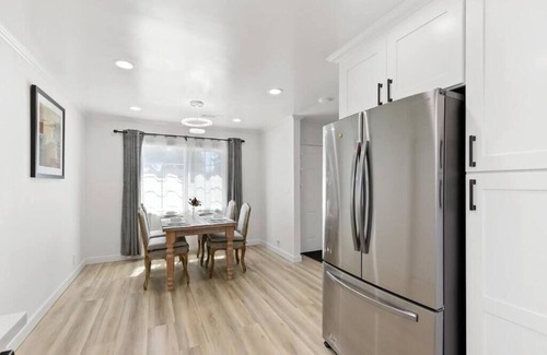 Redwood City House | Bright & Peace 3BR, RWC Fresh Remodeled & Spotless