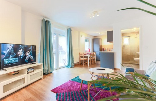 Lechhausen-Ost Apartment | BRIGHT - Perfect For 4 - Kitchen - Parking - Netflix