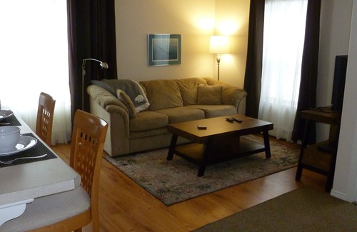 Fairview House | Bright, quiet and clean fully furnished Guesthouse near to Downtown and Midtown!