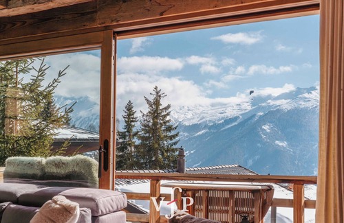 Verbier Ski Chalet | Bright renovated half-chalet – Brunet district, VerbierThis charming renovated half-chalet, located