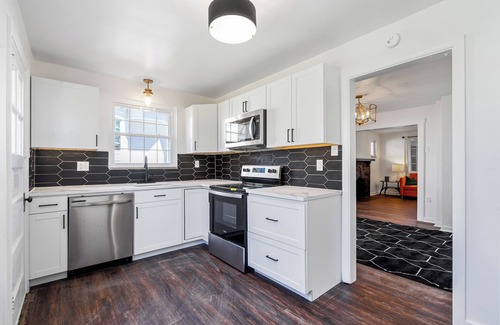 Sewickley House | Bright Sewickley Village House, 2BR + Office & Living Room Futon, Walk to Shops