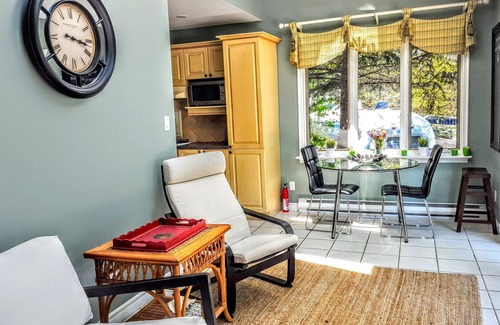 Picton House | Bright Sky, Sheba’s Island, sleeps12 - near Sandbanks Prince Edward County