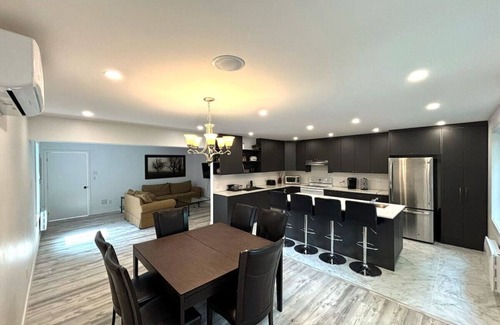 Cote-Des-Neiges—Notre-Dame-De-Grace Apartment | Bright & Spacious 3-Bedroom Retreat in Côte-des-Neiges | Comfort & Convenience in Montreal