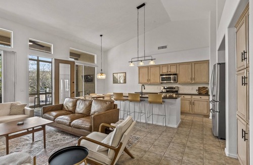 Cottonwood House | Bright & Spacious 4 Bdr Home in Cottonwood! Community Pool & Hot Tub! - Roper -