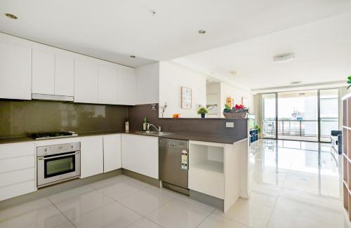 Mascot Apartment | Bright & Spacious Apartment with Private Balcony
