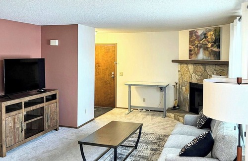 Downtown Anchorage Apartment | Bright & Spacious Downtown 2 Bedroom Apt w/King bed!