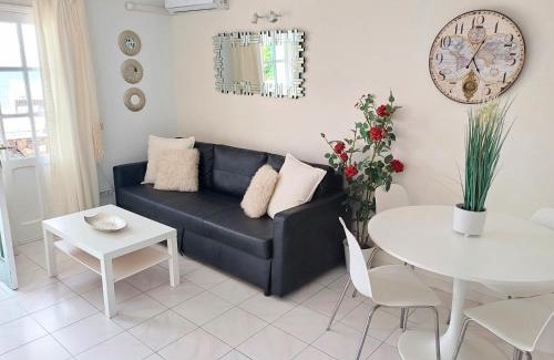 Puerto del Carmen Apartment | Bright & spacious with aircon