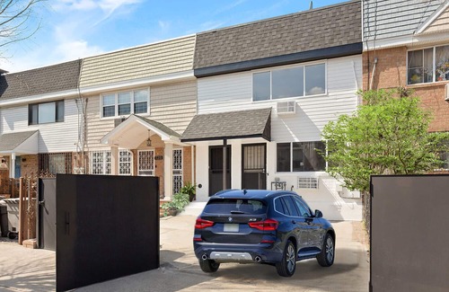 East Williamsburg House | Bright & Spacious Garden Apartment with workspace in Vibrant Bushwick + Parking!