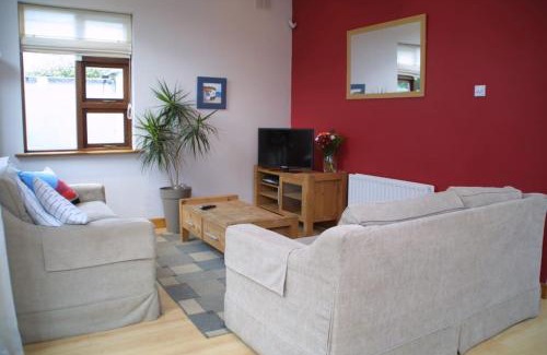 Booterstown Apartment | Bright spacious mews in great location