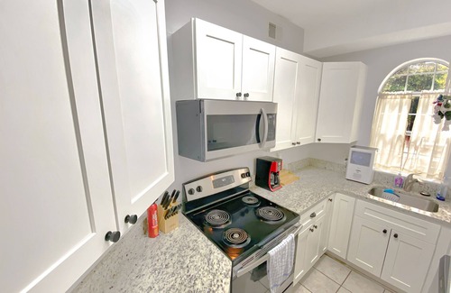 Wilmington Condo | Bright, Spacious, Modern 2BR Luxury Apt UNCW-Beach