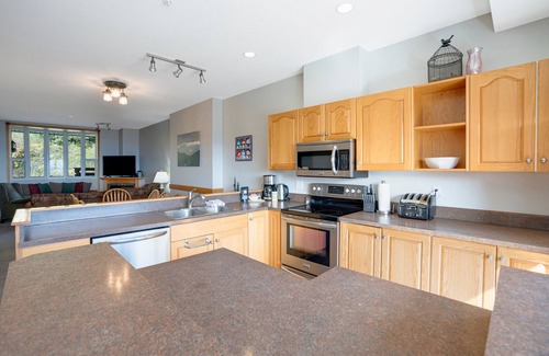 Silver Star Mountain Hotel | Bright & Spacious Property w/Fireplace - Sleeps 13