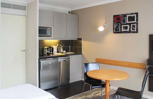 Issy-les-Moulineaux Apartment | Bright studio apartment with parking and balcony