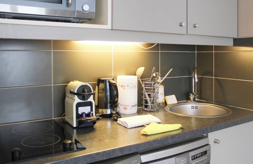 Issy-les-Moulineaux Apartment | Bright studio apartment with parking and balcony