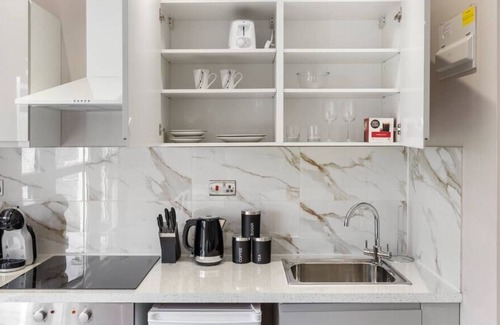 Seven Sisters Apartment | Bright Studio in a Central Location