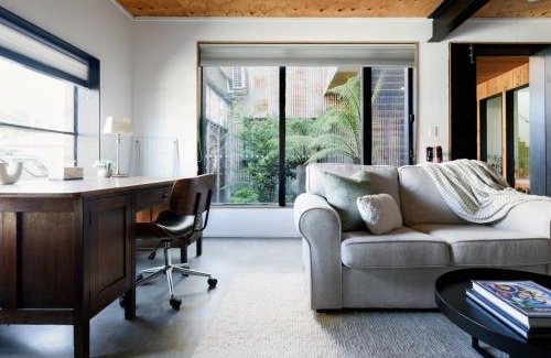 South Launceston Apartment | Bright Studio in Launceston CBD