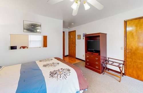 Hammondsport Apartment | Bright Studio w/ Free WiFi - Walkable Locale Near Pulteney Square & Keuka Lake