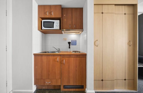 Parramatta Apartment | Bright Studio with Pool Access in Parramatta