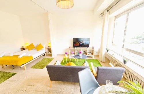 Belair Apartment | Bright Studio with outdoor balcony