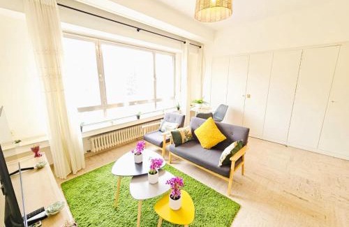 Belair Apartment | Bright Studio with outdoor balcony