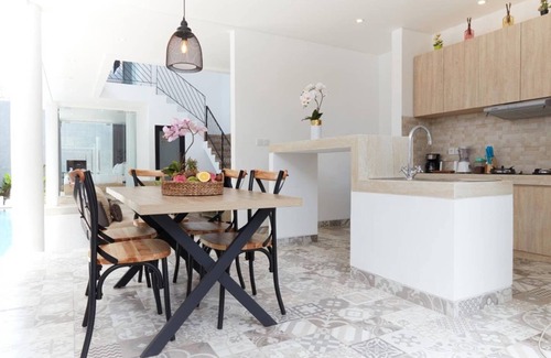 Batu Bolong Villa | 🎖Bright, Stylish Villa, 5min Walk to Echo Beach !