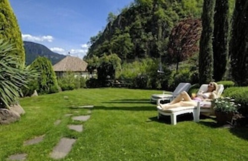 Nalles Apartment | Bright, sunny studio apartment with spacious balcony. Proximity to Bolzano & Merano WLAN
