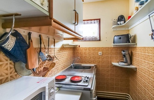 Cauterets Apartment | Bright T2 Apartment with Private Parking, Sleeps 4, Balcony, Near Ski Lifts