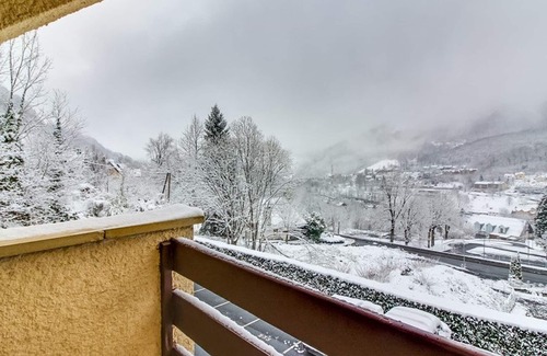 Cauterets Apartment | Bright T2 Apartment with Private Parking, Sleeps 4, Balcony, Near Ski Lifts