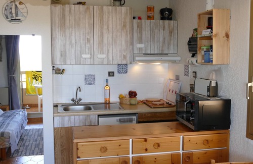 Six-Fours-les-Plages Apartment | Bright T2 sea view, very quiet with unforgettable sunsets over the sea