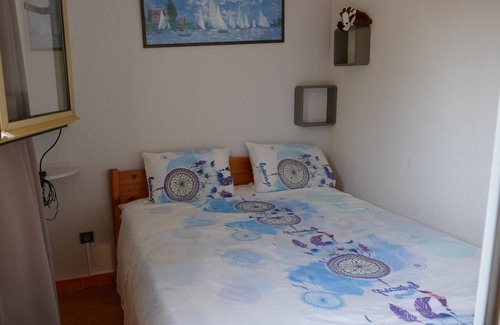Six-Fours-les-Plages Apartment | Bright T2 sea view, very quiet with unforgettable sunsets over the sea