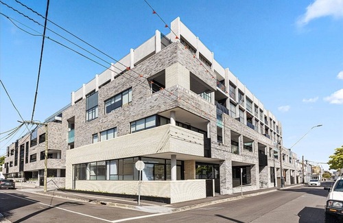 Windsor Apartment | Bright Terrace Unit Next to Chapel St Dining