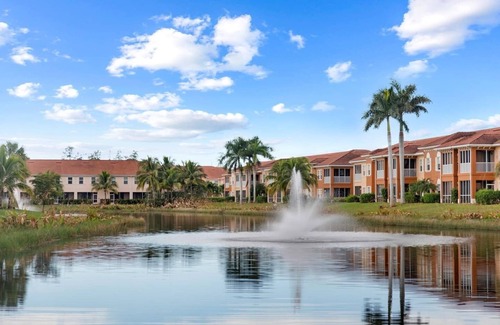 Fort Myers House | Bright townhome in gated community