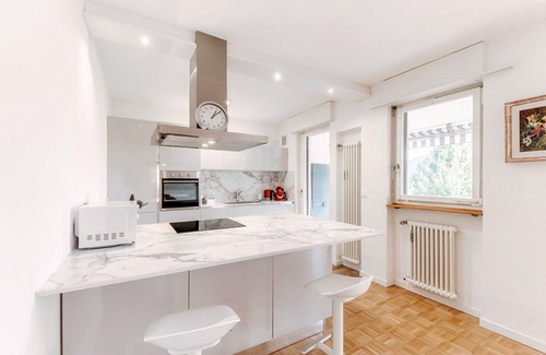 Bigogno Apartment | Bright two-room apartment surrounded by greenery (Luminosa Apartment)
