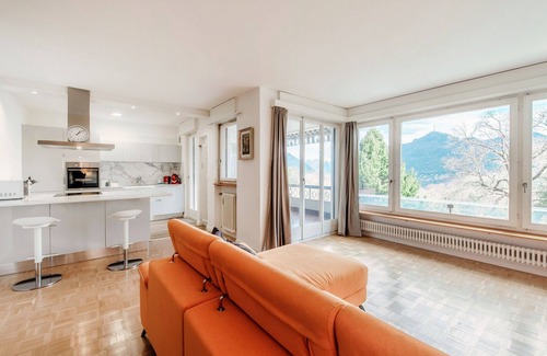 Bigogno Apartment | Bright two-room apartment surrounded by greenery (Luminosa Apartment)